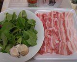 豚ばら肉のにんにく炒め・ベビーリーフのせ作り方1写真
