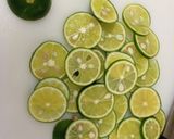 見た目も味もビックリ♥ 冷たいすだちそば作り方1写真