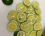 見た目も味もビックリ♥ 冷たいすだちそば作り方1写真