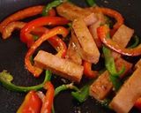 スパムと甘麹で簡単にできる炒めおかず作り方2写真