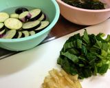 ｡ஐ秋茄子と小松菜とわかめの味噌汁｡ஐஃ作り方1写真
