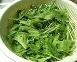◆時短＆簡単副菜♡水菜と砂ずりの炒め物◆作り方1写真