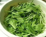 ◆時短＆簡単副菜♡水菜と砂ずりの炒め物◆作り方1写真