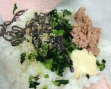 絶品♪小松菜とツナと塩昆布のおにぎり♡作り方2写真