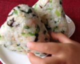 絶品♪小松菜とツナと塩昆布のおにぎり♡作り方3写真