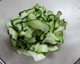 夏に！いわし蒲焼缶de瓜モロヘイヤ酢の物作り方2写真