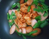 魚肉ソーセージとキムチ・ニラの炒め物作り方7写真