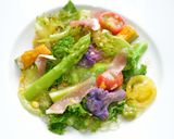 野菜たっぷりサラダ、トマトジュレとともに作り方8写真