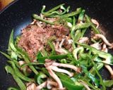 ピーマンとキノコの塩昆布炒め作り方1写真