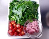 トマトとひき肉のポパイ炒め作り方1写真