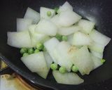 栄養士仕込みの簡単☆冬瓜のカレー炒め♡作り方3写真