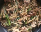 豚肉とニラもやしの醤油麹炒め♪作り方3写真