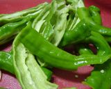 万願寺とうがらしと鶏肉の炒め物作り方2写真