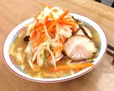 野菜いっぱいな豚骨醤油ラーメン！作り方5写真