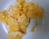 イクラとしめじの炒めご飯・バター醤油味作り方8写真