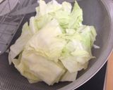 鮭とキャベツのペペロンチーノ風炒め作り方1写真