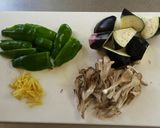 母の味♡なすピ ーマン舞茸炒め作り方1写真