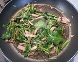 空芯菜とベーコンのオイルソースパスタ♪作り方3写真