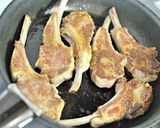 スパイシーラムチョップの九条ネギ蒸し焼き作り方2写真