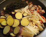 豚薄切り肉＋塩麹でさつま芋エノキ昆布煮物作り方4写真