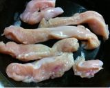 パサパサ感を軽減☆鶏胸肉のゴマ味噌和え♪作り方1写真