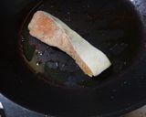 秋鮭と茸のムニエル 黒ビールソース仕立て作り方4写真