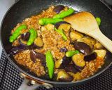 食欲全開☆なすとひき肉のピリ辛うどん作り方5写真