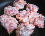 フライパンひとつ鶏肉ときのこのクリーム煮作り方2写真