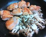 フライパンひとつ鶏肉ときのこのクリーム煮作り方4写真