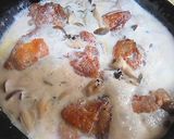 フライパンひとつ鶏肉ときのこのクリーム煮作り方5写真