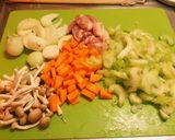 セロリとバジルと鶏肉のトマトスープ作り方3写真