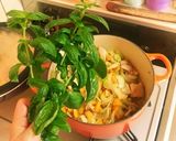セロリとバジルと鶏肉のトマトスープ作り方7写真