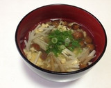 ほっこり優しいすまし汁♡きのこのかき玉汁作り方3写真