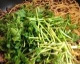香菜たっぷり!おつまみ塩焼きそば作り方5写真