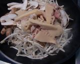 中華名菜で、シイタケ入りの蒸し焼きそば作り方3写真