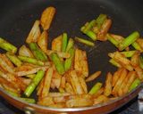 超簡単♪アスパラとポテトのケチャップ炒め作り方3写真