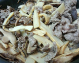 メンマとぜんまいと椎茸の牛肉炒め！作り方2写真