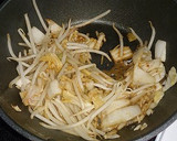 ☆あまり漬物ともやしの玉子炒め☆作り方5写真