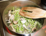 芋のつると舞茸の炒め煮作り方3写真