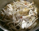 簡単! こんにゃくときのこのピリ辛煮込み作り方3写真