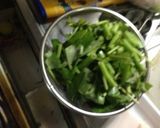 空心菜と鶏皮の炒めもの作り方1写真