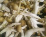 しめじと豆苗のアンチョビソース炒め作り方4写真