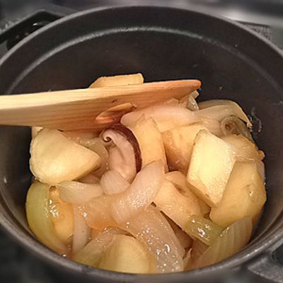 ストウブ【Staub】De無水肉じゃが by ＊ai＊ 【クックパッド