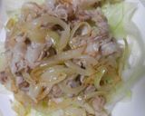 豚ばら肉と玉葱炒め・味ぽんおろし添え作り方9写真