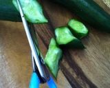 ハサミでしっかり味＊きゅうりの塩胡麻油。作り方1写真