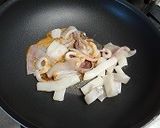 タコとイカとアスパラの焼きそば作り方2写真