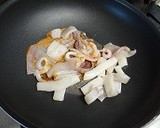 タコとイカとアスパラの焼きそば作り方2写真