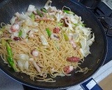 タコとイカとアスパラの焼きそば作り方3写真