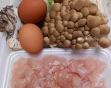 鶏肉ときのこ炒め・炒り卵のせ作り方1写真