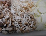 鶏肉ときのこ炒め・炒り卵のせ作り方3写真